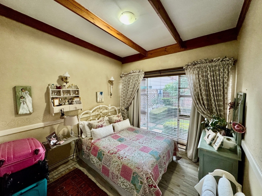 5 Bedroom Property for Sale in Van Der Hoff Park North West